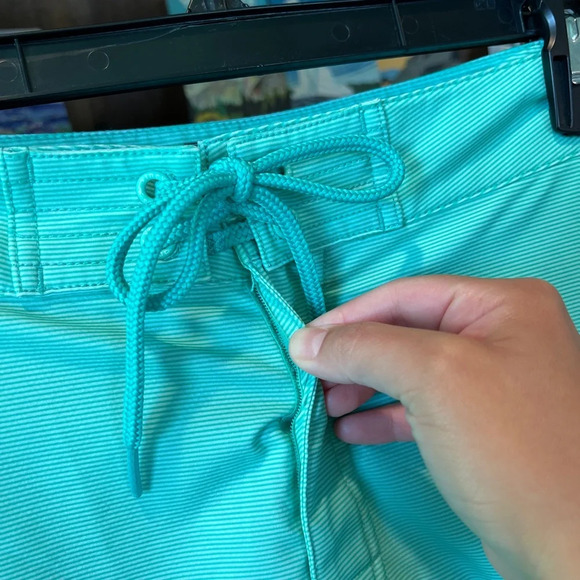 Vineyard Vines men’s performance board shorts size 33 - Picture 2 of 9